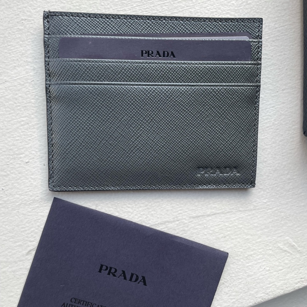 Auth vintage Prada Saffiano Leather money holder
